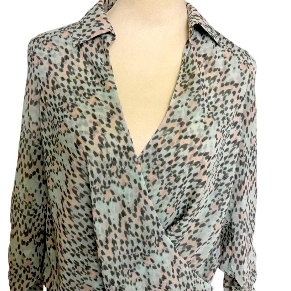 NWT Bebe Women's  Animal Print Wrap Roll Tab Sleeves Chiffon Cropped Top